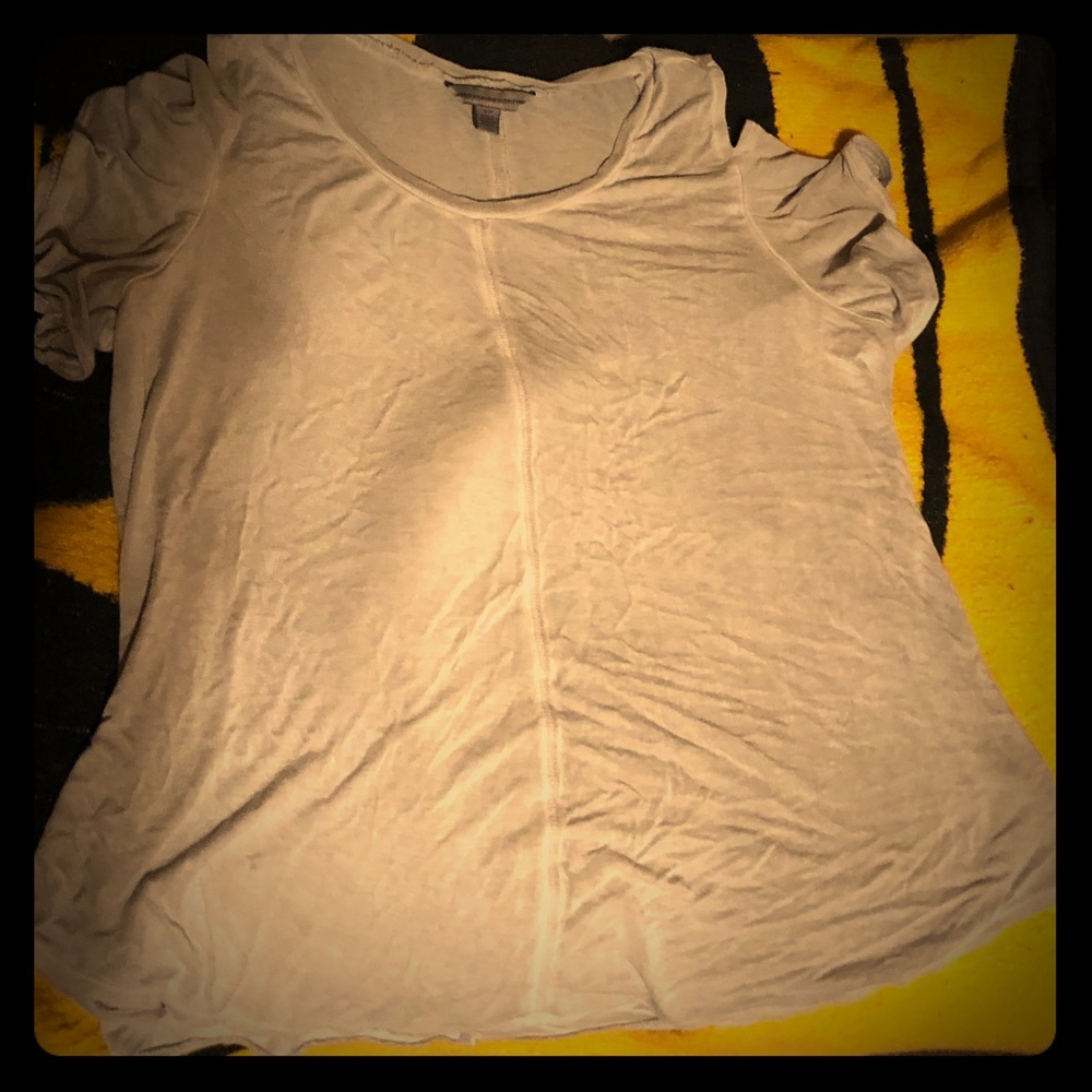 Super cute distressed American Eagle shirt